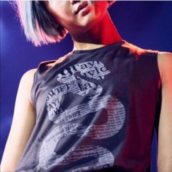 Taylor Swift 2018 Reputation Stadium Tour Snake Graphic Tank in Charcoal - Picture 13 of 14